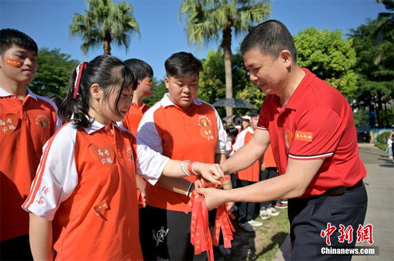 à l'approche du Gaokao, les candidats encouragés sous de multiples formes dans toute la Chine