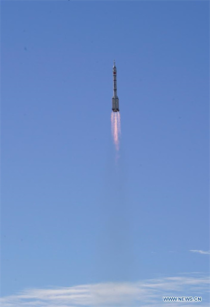 La Chine lance la première mission habitée pour la construction de la station spatiale