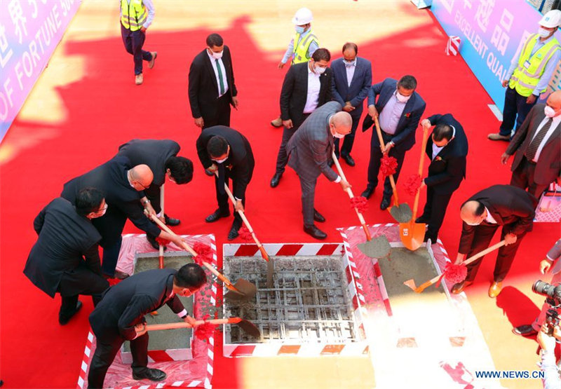 Le plus haut gratte-ciel d'Afrique construit par la Chine inauguré dans la nouvelle capitale administrative égyptienne