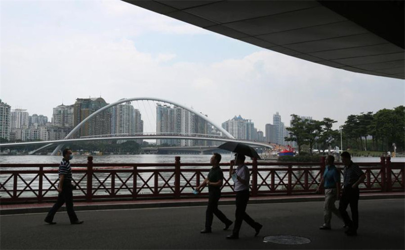 Ouverture d'une nouvelle passerelle sur la rivière des Perles à Guangzhou