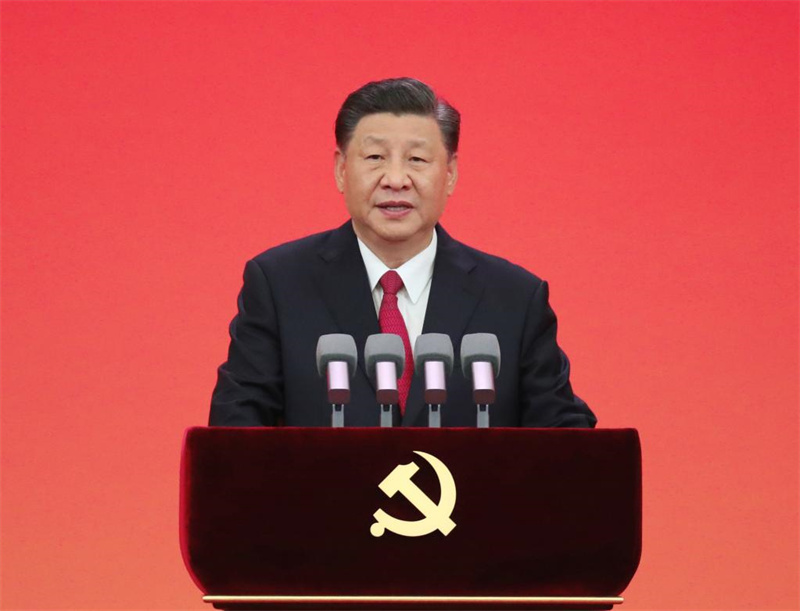 Xi Jinping remet la médaille du 1er juillet aux membres exceptionnels du PCC