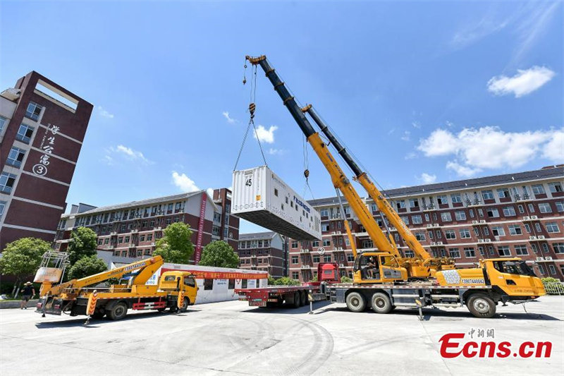 Les laboratoires de tests de dépistage rapide PCR en cabine mobile arrivent à Zhangjiajie