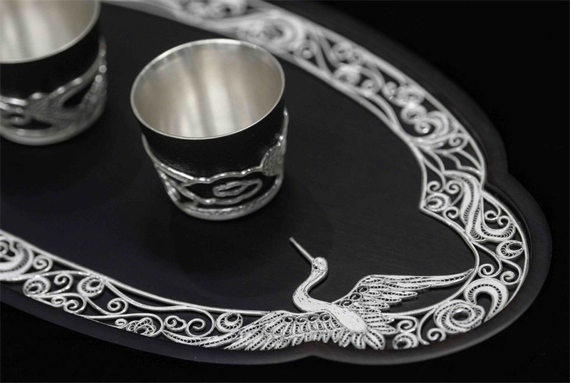 Héritière de l'art du filament d'argent tournoyant à Chengdu dans le Sichuan