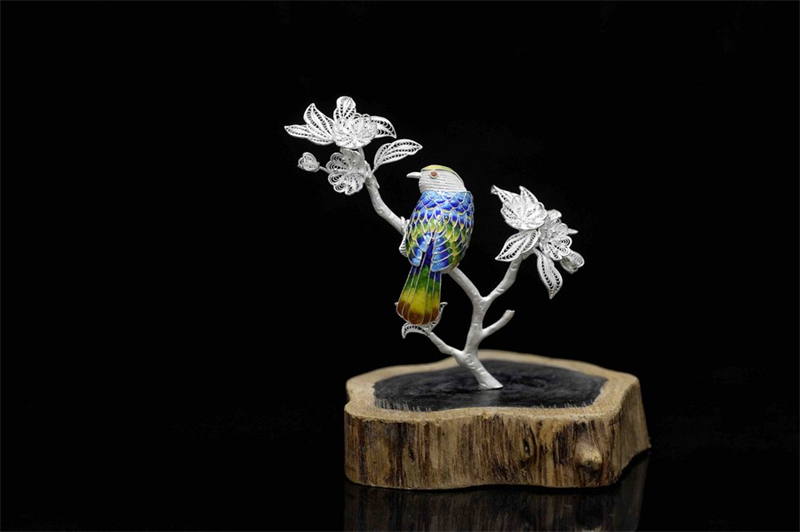 Héritière de l'art du filament d'argent tournoyant à Chengdu dans le Sichuan