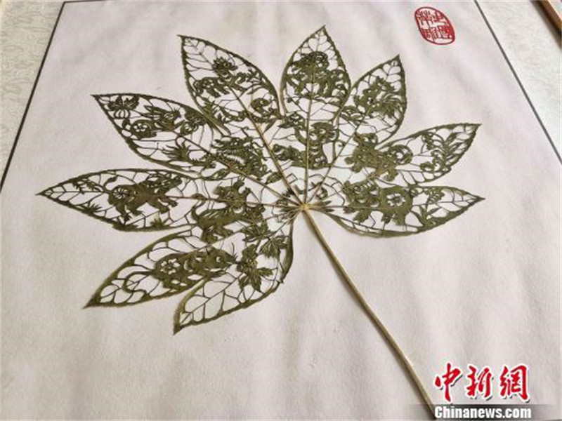 Comment des feuilles mortes deviennent des sculptures artistiques