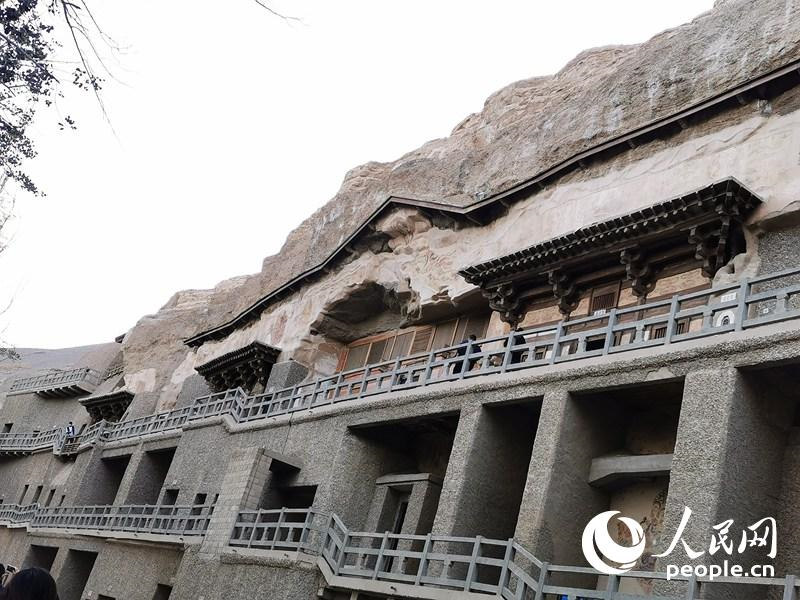 Le millénaire de Dunhuang : une longue histoire culturelle et une coexistence de sources et montagnes