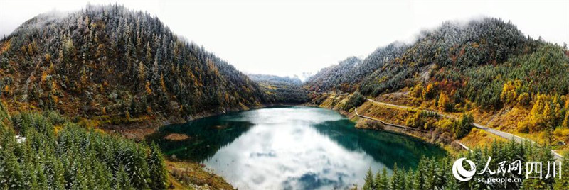 L'automne pittoresque de la vallée de Jiuzhaigou, dans le Sichuan