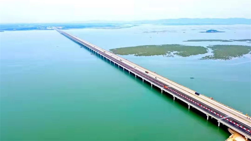 Le plus long pont maritime du Guangxi achevé et ouvert à la circulation