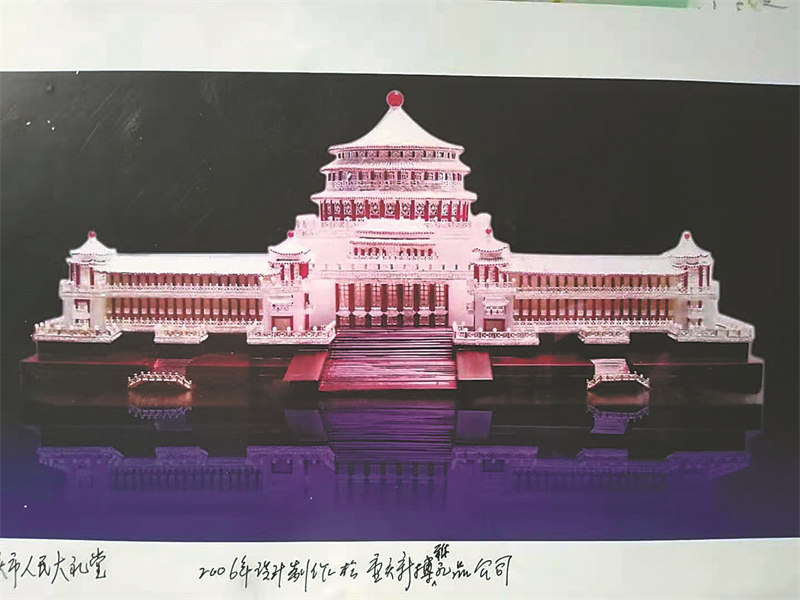 Un ma?tre designer aide à maintenir l'art de l'incrustation en filigrane en vie