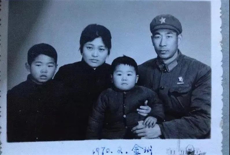 La scène d'un couple octogénaire devant ce lit d'h?pital est probablement le plus bel amour 