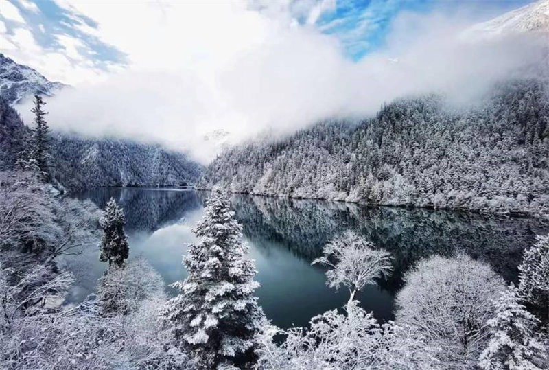 La danse des neiges de la vallée de Jiuzhaigou