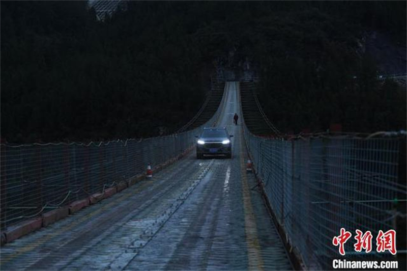 Un pont de téléphérique émerge dans le ciel de Chongqing