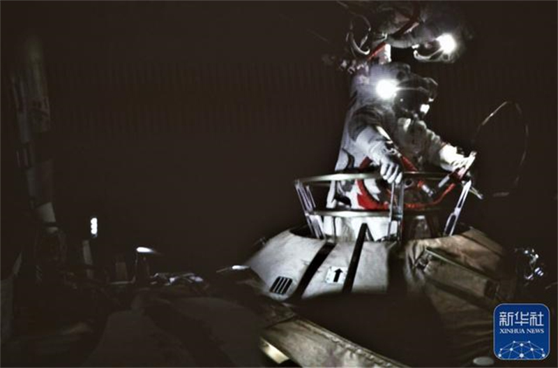 Deuxièmes activités extravéhiculaires pour les ta?konautes de Shenzhou-13