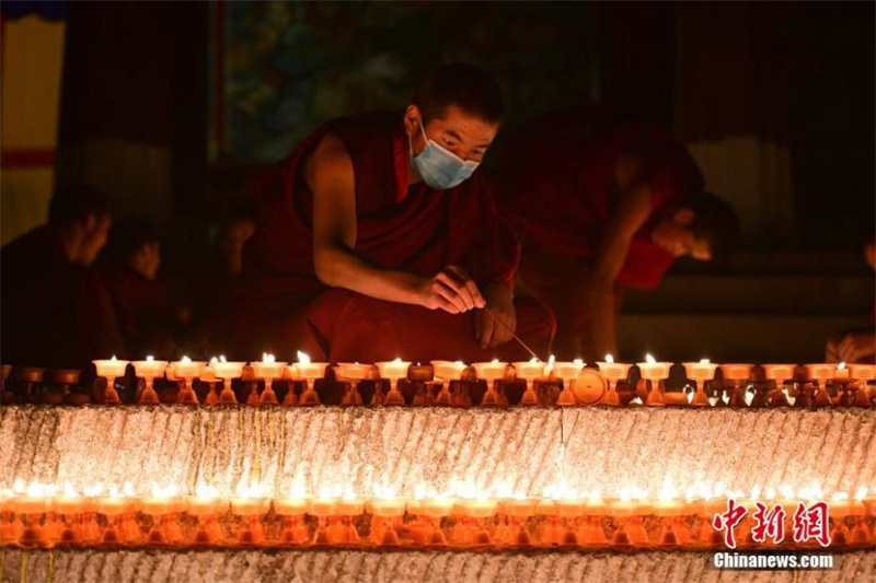 La Journée de la lampe à beurre célébrée à Lhassa, au Tibet