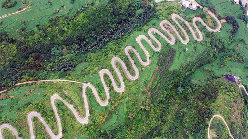 Yunnan : une route de 6,3 kilomètres avec 68 virages