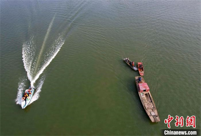 Jiangsu : la saison de la pêche d'hiver bat son plein à Taizhou