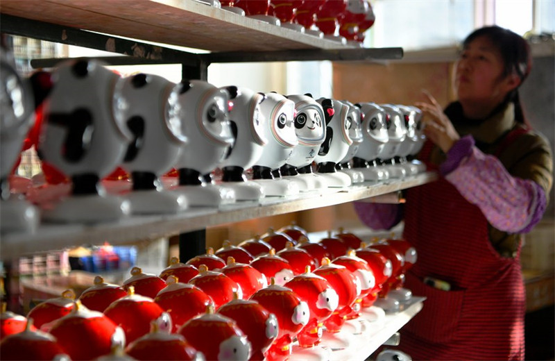 Les mascottes des JO de Beijing 2022 : fabriquées en Chine et faites de porcelaine