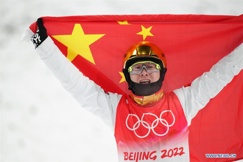 (BEIJING 2022) Le Chinois Qi Guangpu remporte l'or en saut acrobatique hommes