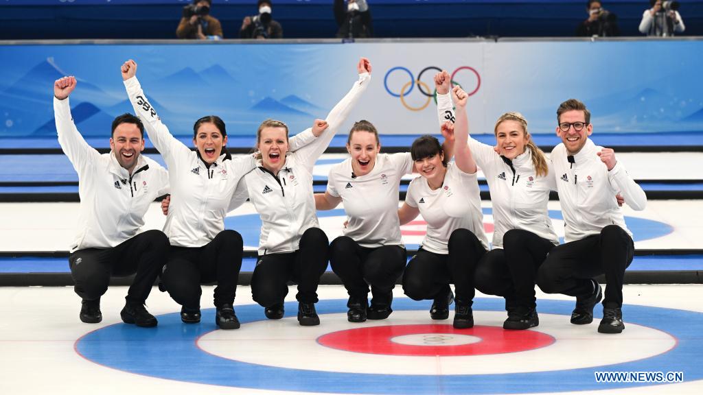 Le Royaume-Uni remporte l'or au curling féminin face au Japon