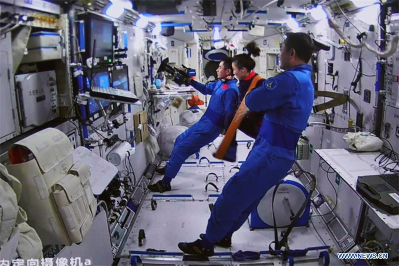 Le vaisseau cargo chinois Tianzhou-2 quitte le module central de la station spatiale