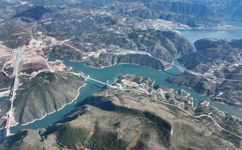 Chongqing : les grands ponts sur le fleuve Yangtsé
