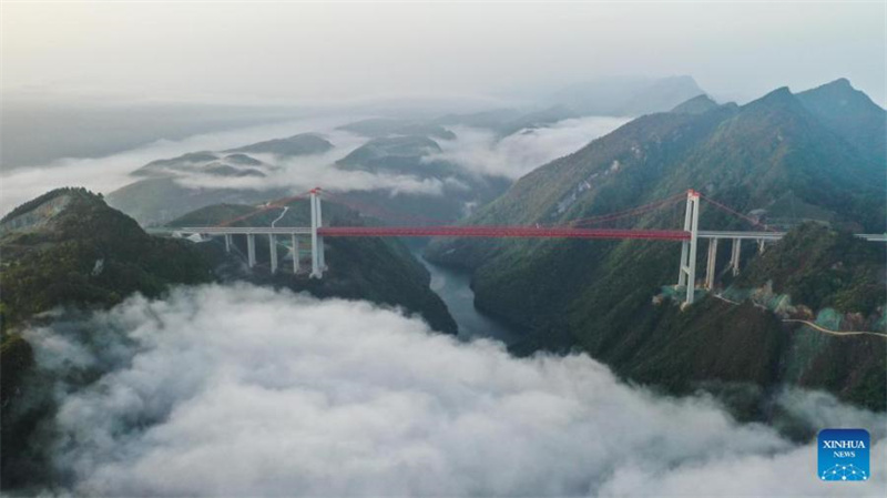 La construction de la ligne principale de l'autoroute Guiyang-Huangping entre dans la phase finale
