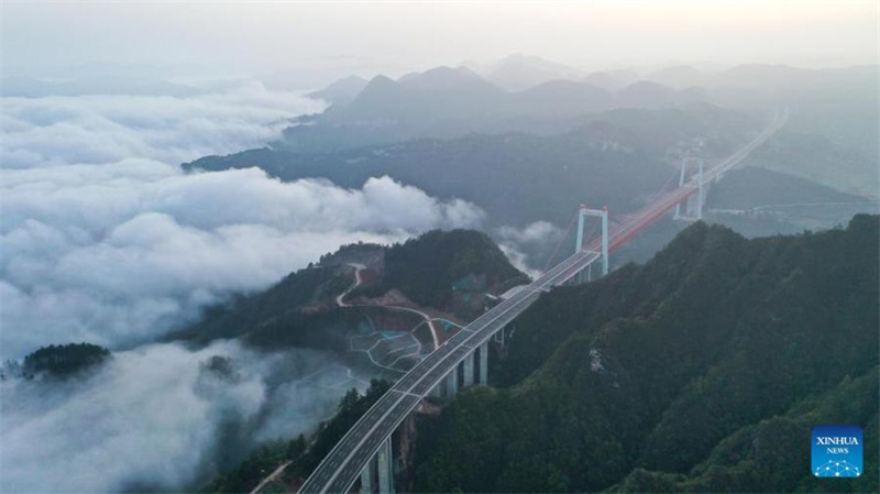 La construction de la ligne principale de l'autoroute Guiyang-Huangping entre dans la phase finale