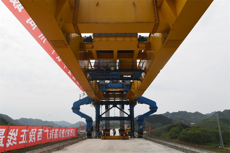 Le projet de ponts pour la ligne principale du chemin de fer à grande vitesse Guiyang-Nanning est achevé