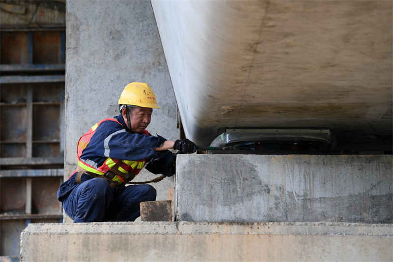 Le projet de ponts pour la ligne principale du chemin de fer à grande vitesse Guiyang-Nanning est achevé