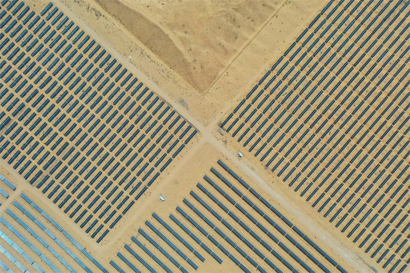 Chine : base photovolta?que de Dalad en Mongolie intérieure