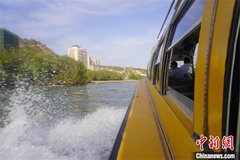 Lanzhou : des ? bateau-bus ? reprennent la navigation pour soulager les transports terrestres