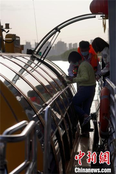 Lanzhou : des ? bateau-bus ? reprennent la navigation pour soulager les transports terrestres