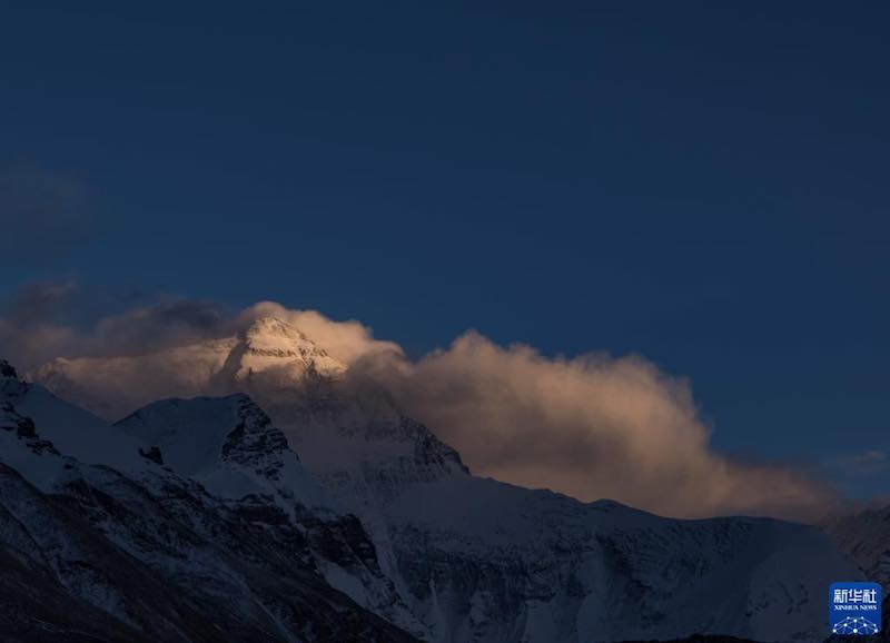 Qomolangma : le ciel et les étoiles vus du ? toit du monde ?