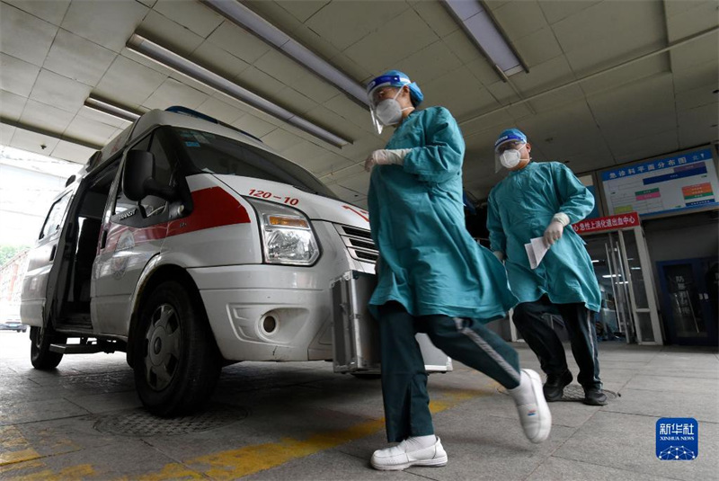 Des ? anges en blanc ? lors de la Journée internationale des infirmières