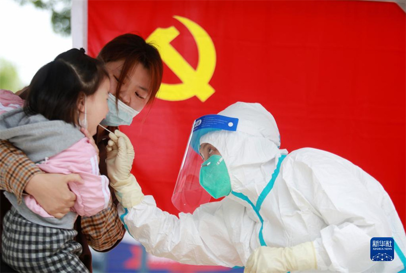 Des ? anges en blanc ? lors de la Journée internationale des infirmières