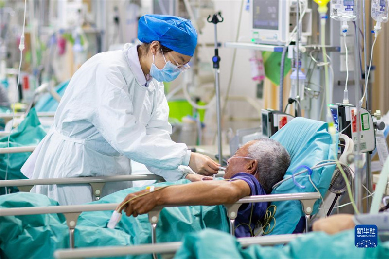 Des ? anges en blanc ? lors de la Journée internationale des infirmières