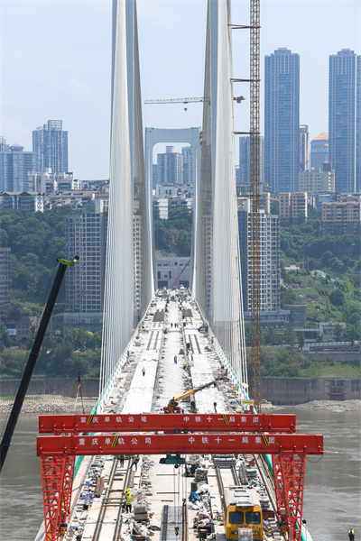 Chongqing : la construction du pont Nanjimen bat son plein