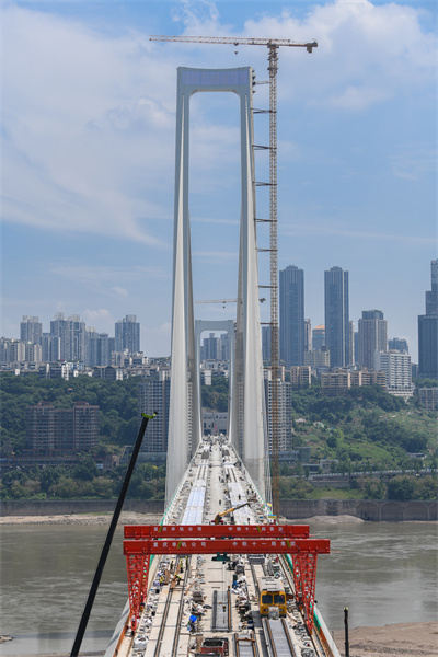 Chongqing : la construction du pont Nanjimen bat son plein