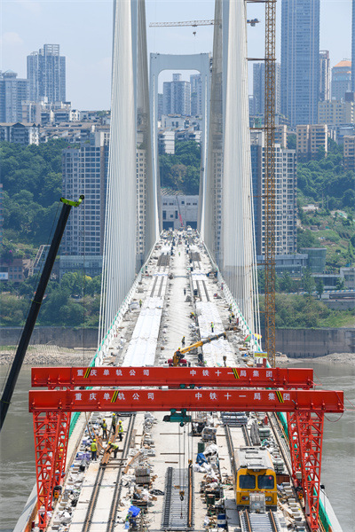 Chongqing : la construction du pont Nanjimen bat son plein