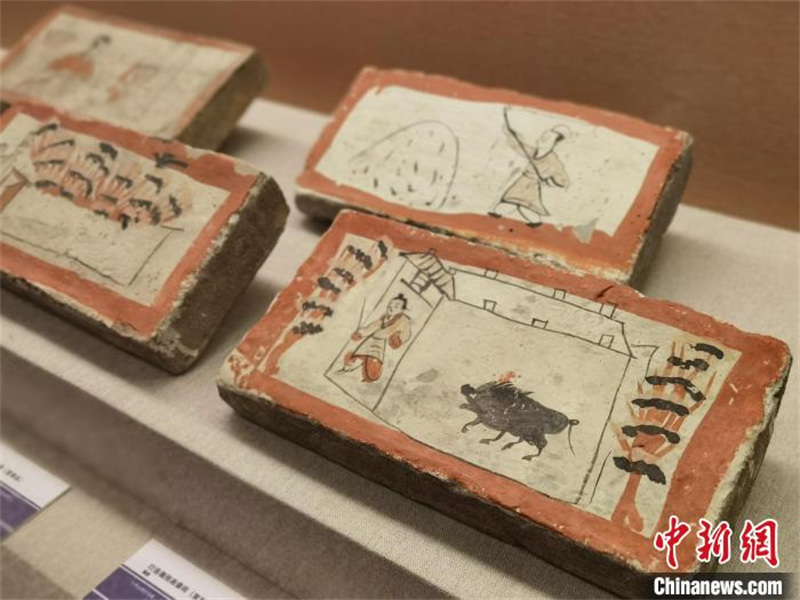 Une ? bande dessinée ? en briques de portraits retrace la vie passionnante des  Chinois de l'antiquité