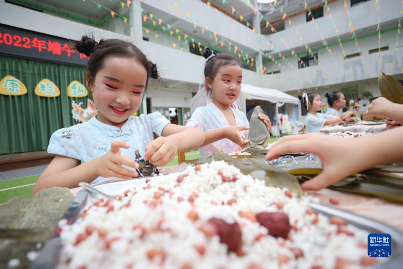 La Fête des Bateaux-Dragons?: dans les parfums des zongzi, on attend une vie heureuse et saine