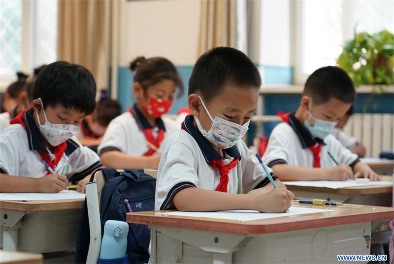 Rouverture des écoles primaires et secondaires à Beijing