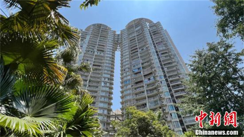 Des ? chateaux en Espagne ? dans un quartier résidentiel à Chongqing, avec des pièces suspendues dans l'air