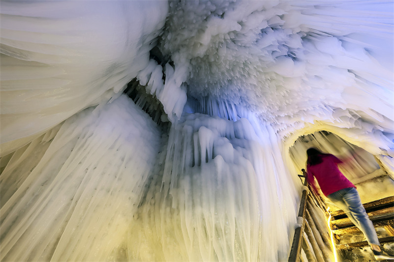 Shanxi : une grotte de glace qui soulage de la chaleur