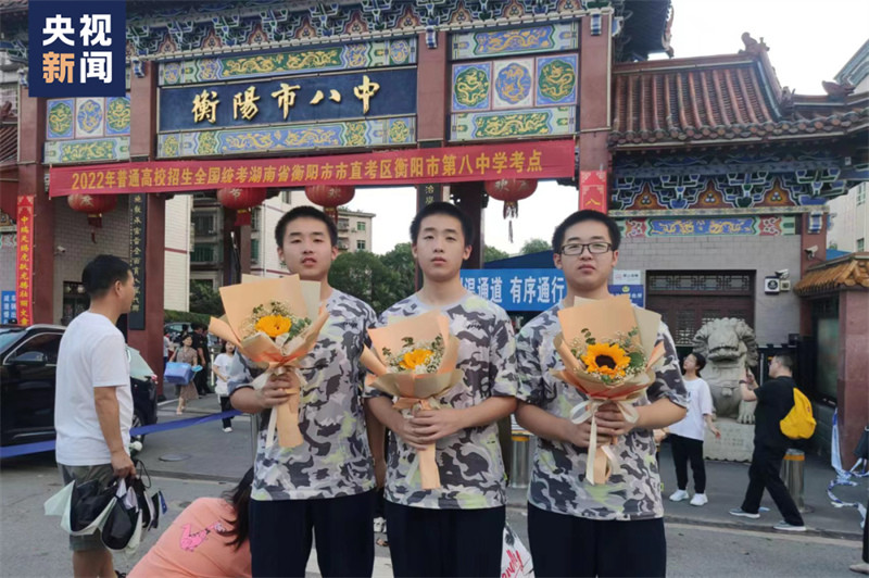 Des triplés admis dans leurs universités cibles après avoir obtenu des points en progression arithmétique lors du concours national d'entrée à l'université