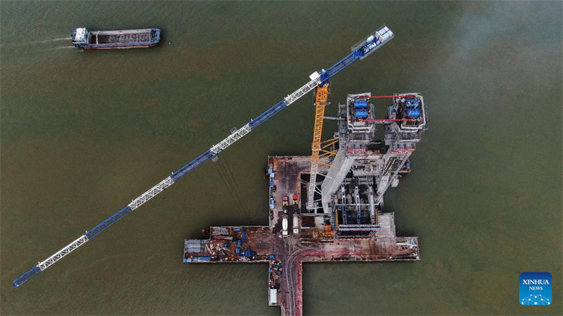 Un pont de la ligne ferroviaire à grande vitesse Nanning-Yulin en construction