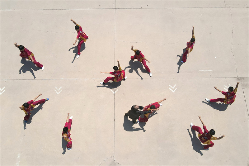 Comment pratiquer des arts martiaux en profitant du patrimoine culturel immatériel pendant les vacances d'été ?