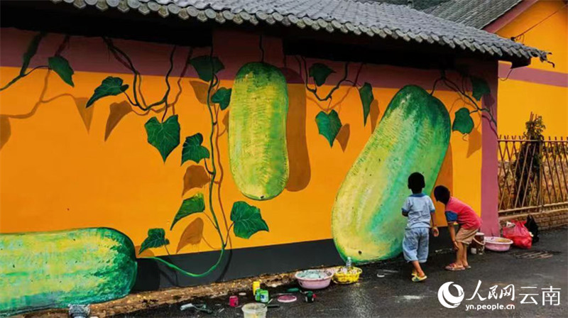 Yunnan : de jeunes artistes chinois créent de magnifiques fresques pour embellir leur ville natale