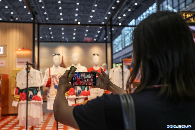 Ouverture à Hainan de la 2e Exposition internationale des produits de consommation de Chine