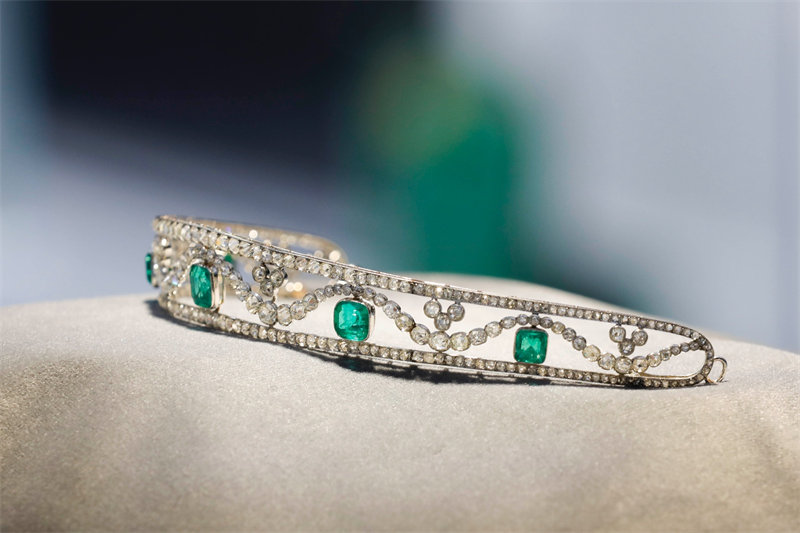 Des bijoux éblouissants illuminent l'Exposition internationale des produits de consommation de Chine à Hainan